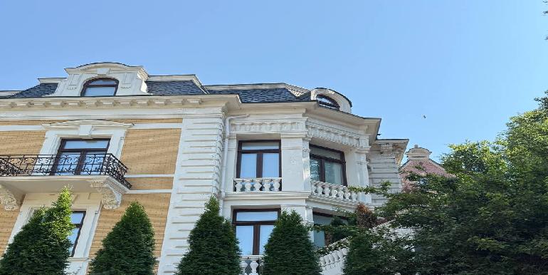 Зняти окрему будівлю, Львів, Галицький район, Паркова вул., 18000 usd, 730 кв.м